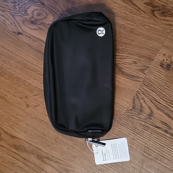 NWT Lululemon Everywhere Belt Bag - Picture 2 of 4
